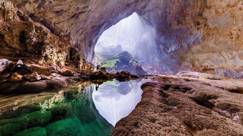 Some of Martin Edström's largest projects to date include creating an interactive 360° story from the largest cave in the world - Son Doong in Vietnam - published by National Geographic and later showcased at Facebook F8 in 2018.
